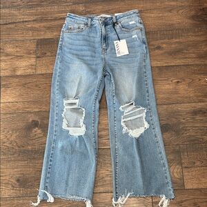NWT Distressed Cropped Zenana Jeans Size 28